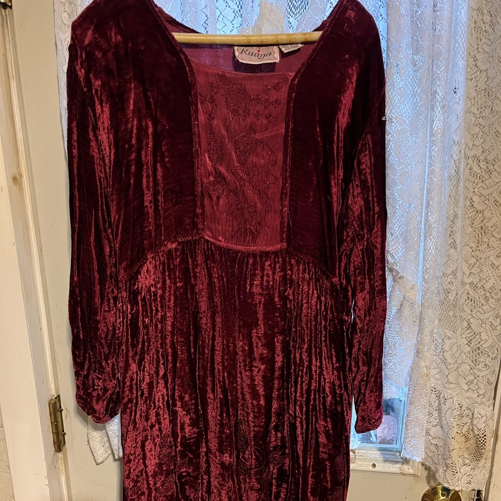 Burgundy Velvet Tuic